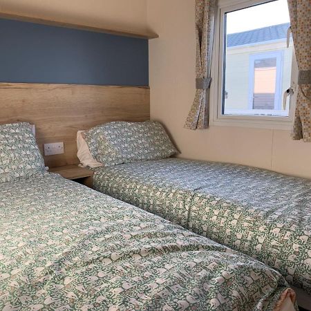 Mv7 Suffolk Sands Holiday Park Філікстоу Екстер'єр фото