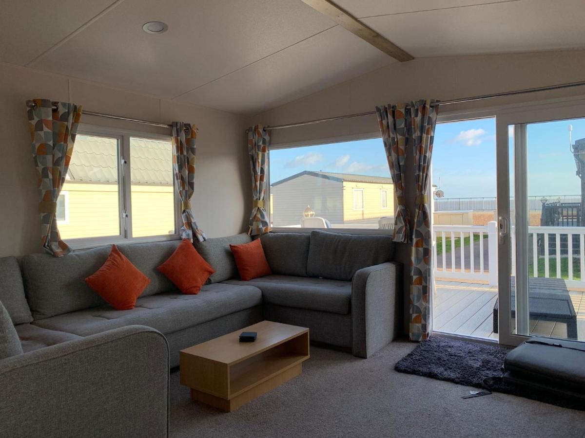 Mv7 Suffolk Sands Holiday Park Філікстоу Екстер'єр фото