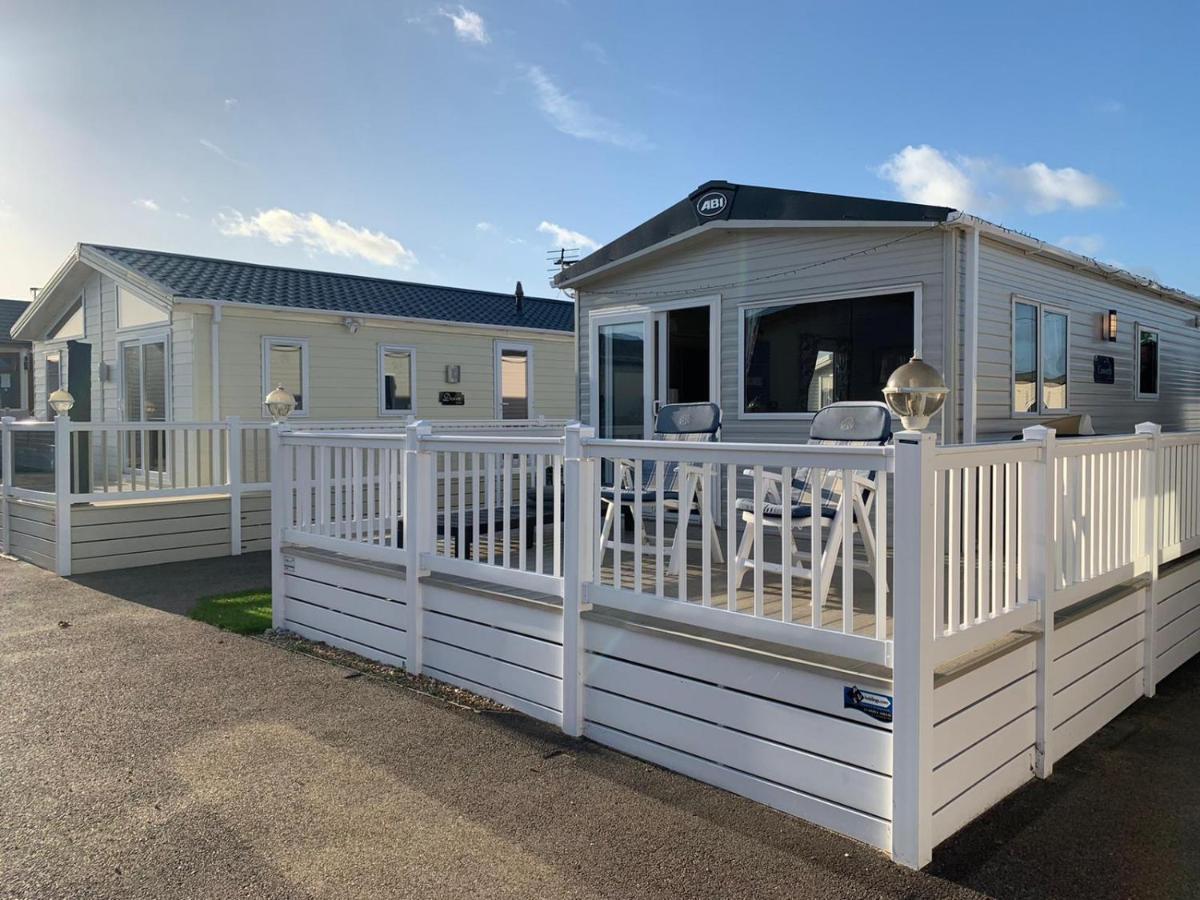 Mv7 Suffolk Sands Holiday Park Філікстоу Екстер'єр фото
